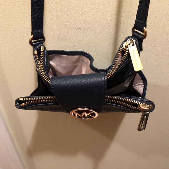 Michael Kors Crossbody Bag in Navy Blue - Picture 2 of 6